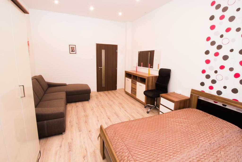Apartment Ve Smeckach With A Big Terrace Praha Bagian luar foto