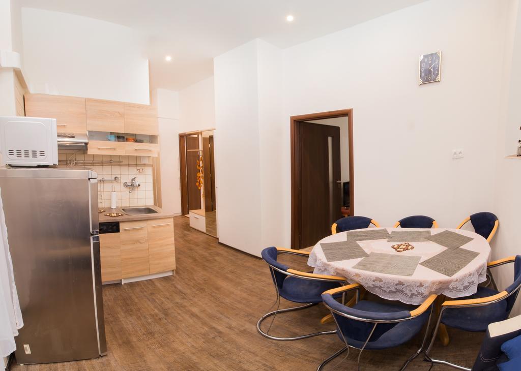 Apartment Ve Smeckach With A Big Terrace Praha Bagian luar foto