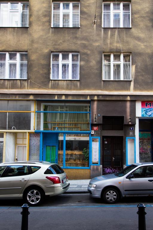 Apartment Ve Smeckach With A Big Terrace Praha Bagian luar foto