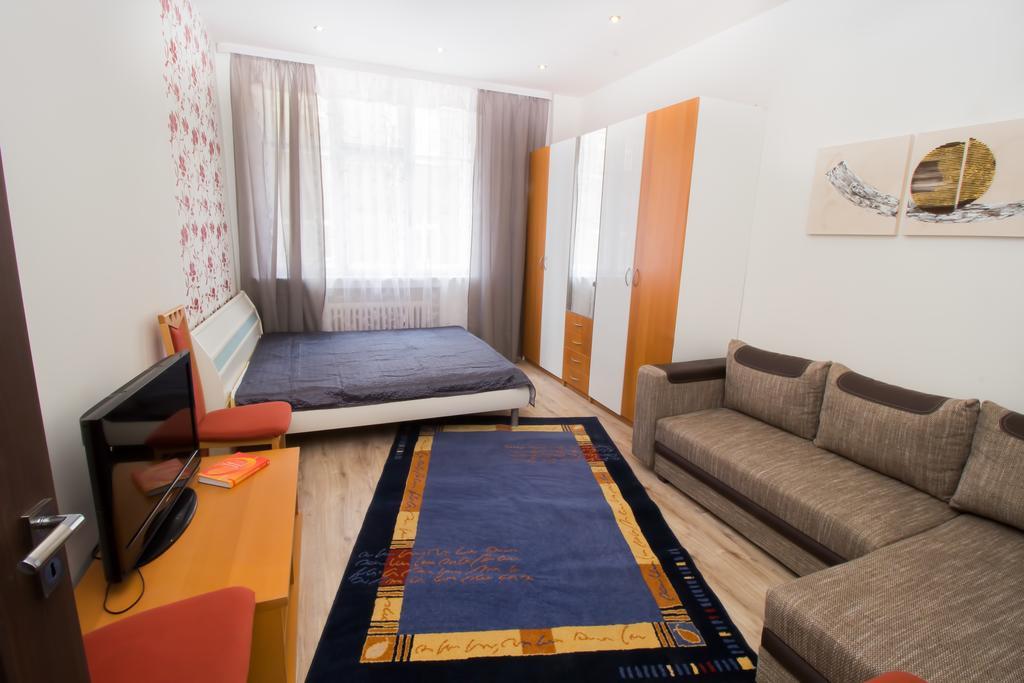 Apartment Ve Smeckach With A Big Terrace Praha Bagian luar foto