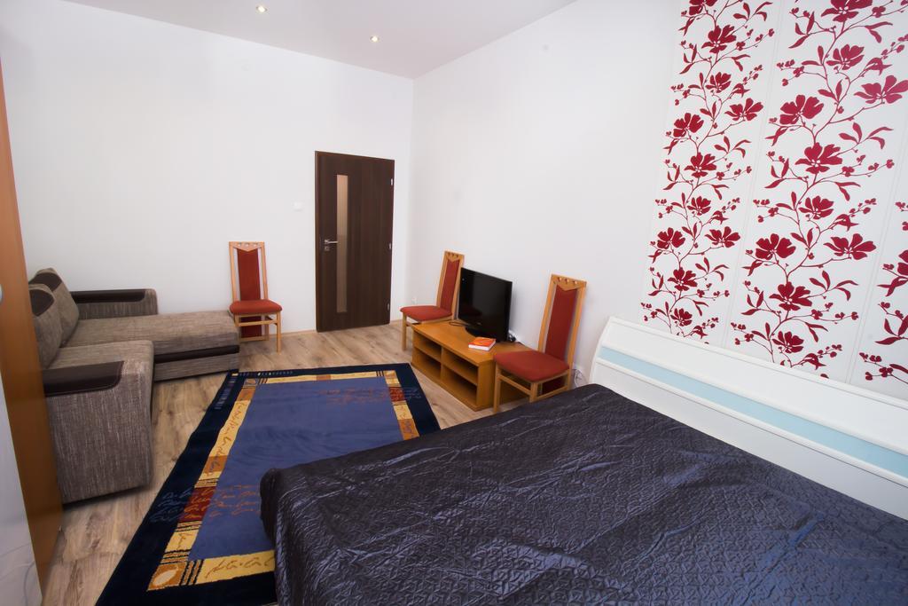 Apartment Ve Smeckach With A Big Terrace Praha Bagian luar foto