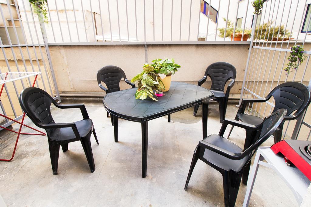 Apartment Ve Smeckach With A Big Terrace Praha Bagian luar foto