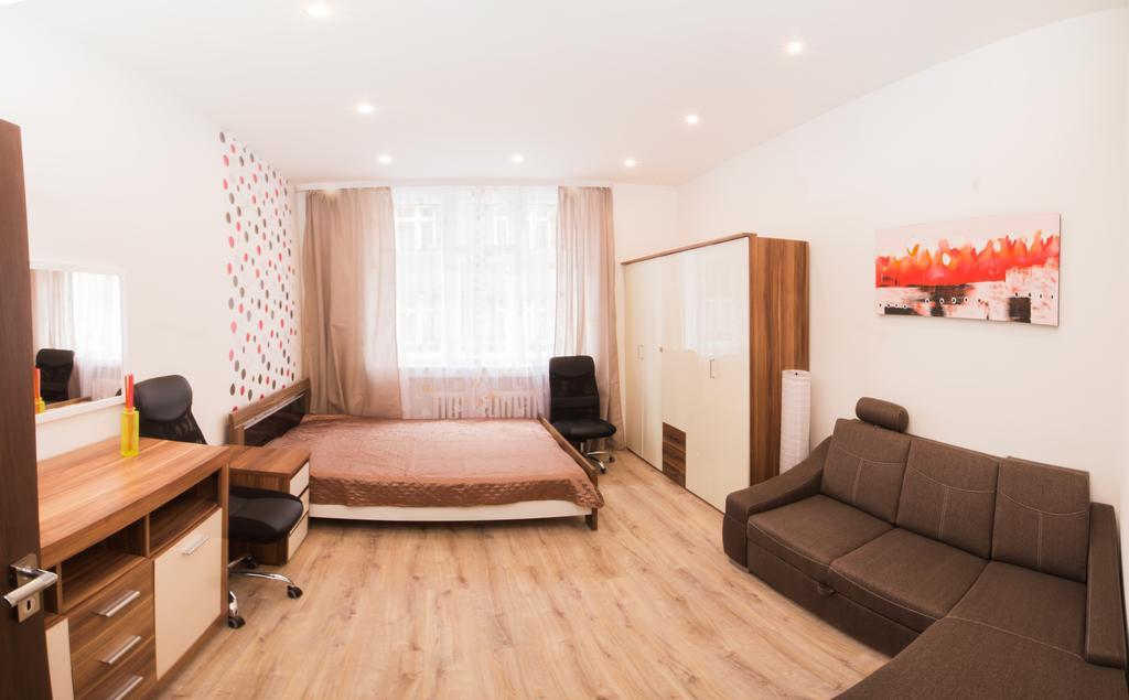 Apartment Ve Smeckach With A Big Terrace Praha Bagian luar foto